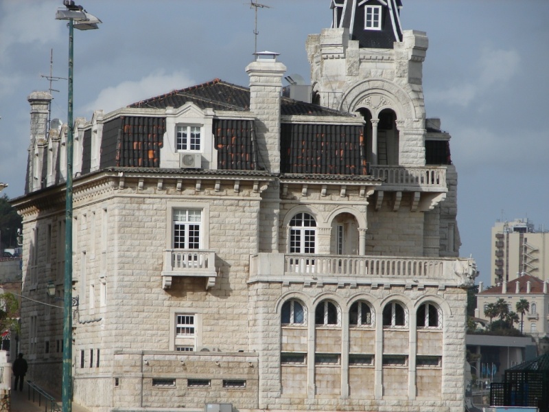 2008/03(March)/AroundTheWorld/Lisbon/800x600_city hall of Esteroil.jpg